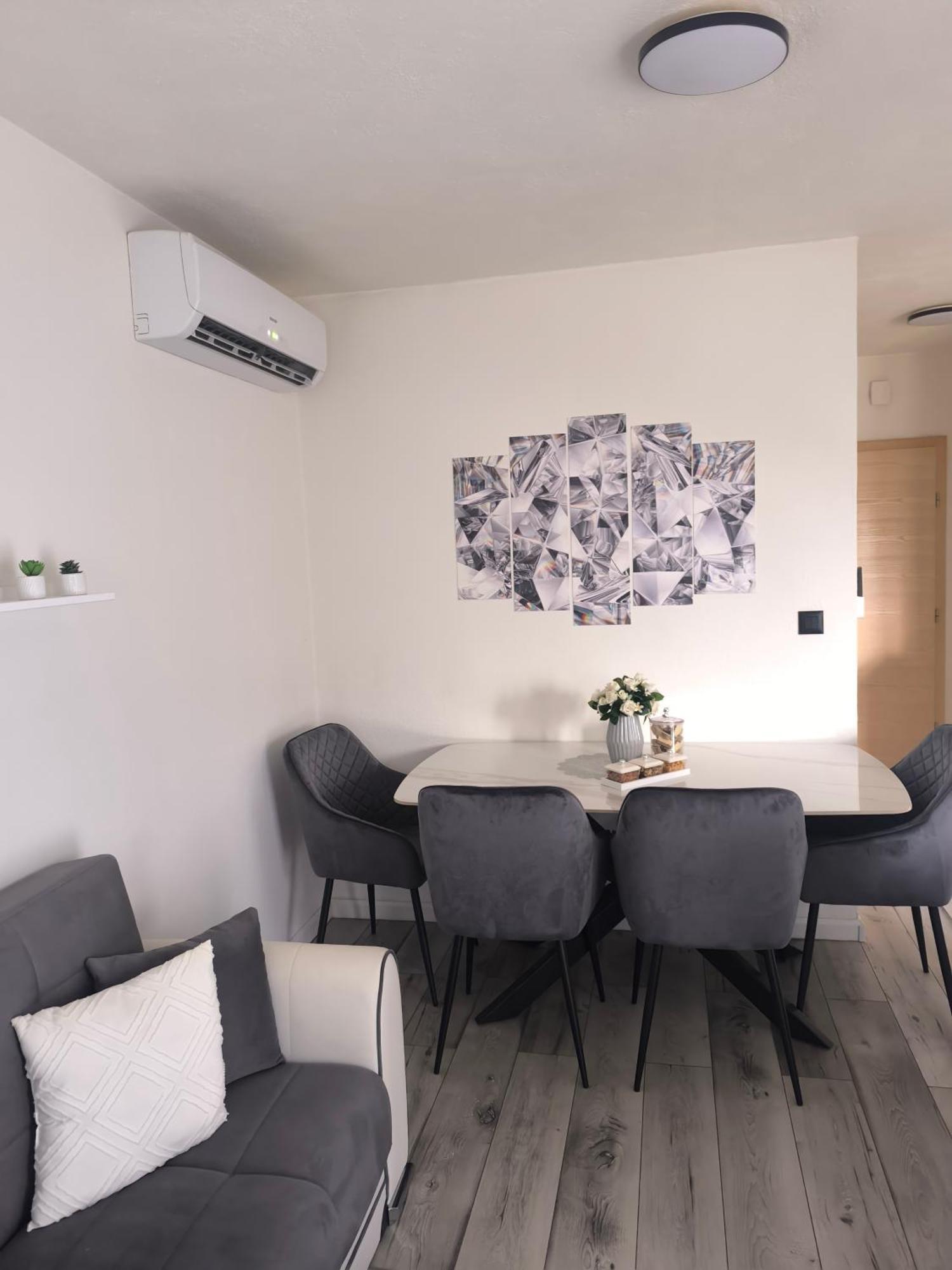 Apartman Rex Svinisce Ngoại thất bức ảnh